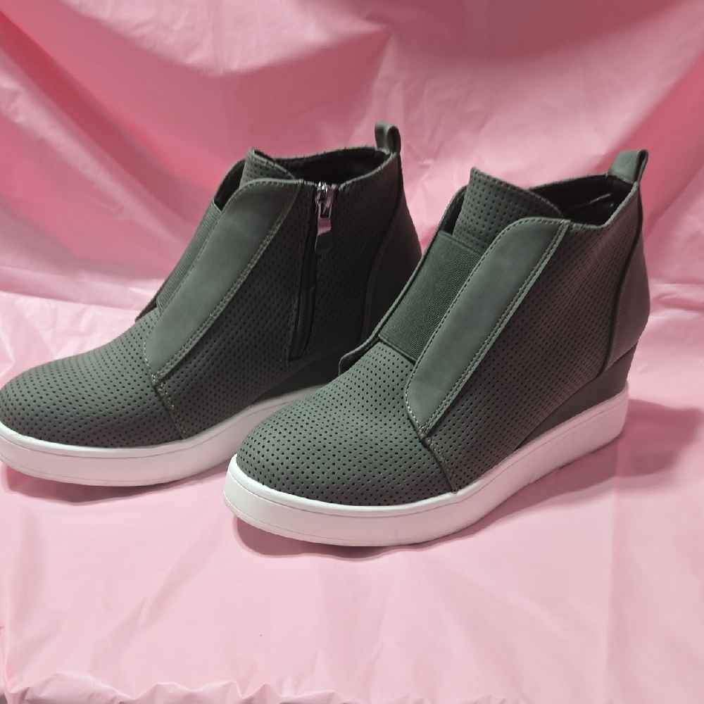 Journee Clara Women's Wedge Sneakers - Picture 5 of 10